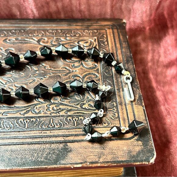 Vintage Jet Black Faceted Glass Beaded Neckace - Picture 5 of 7